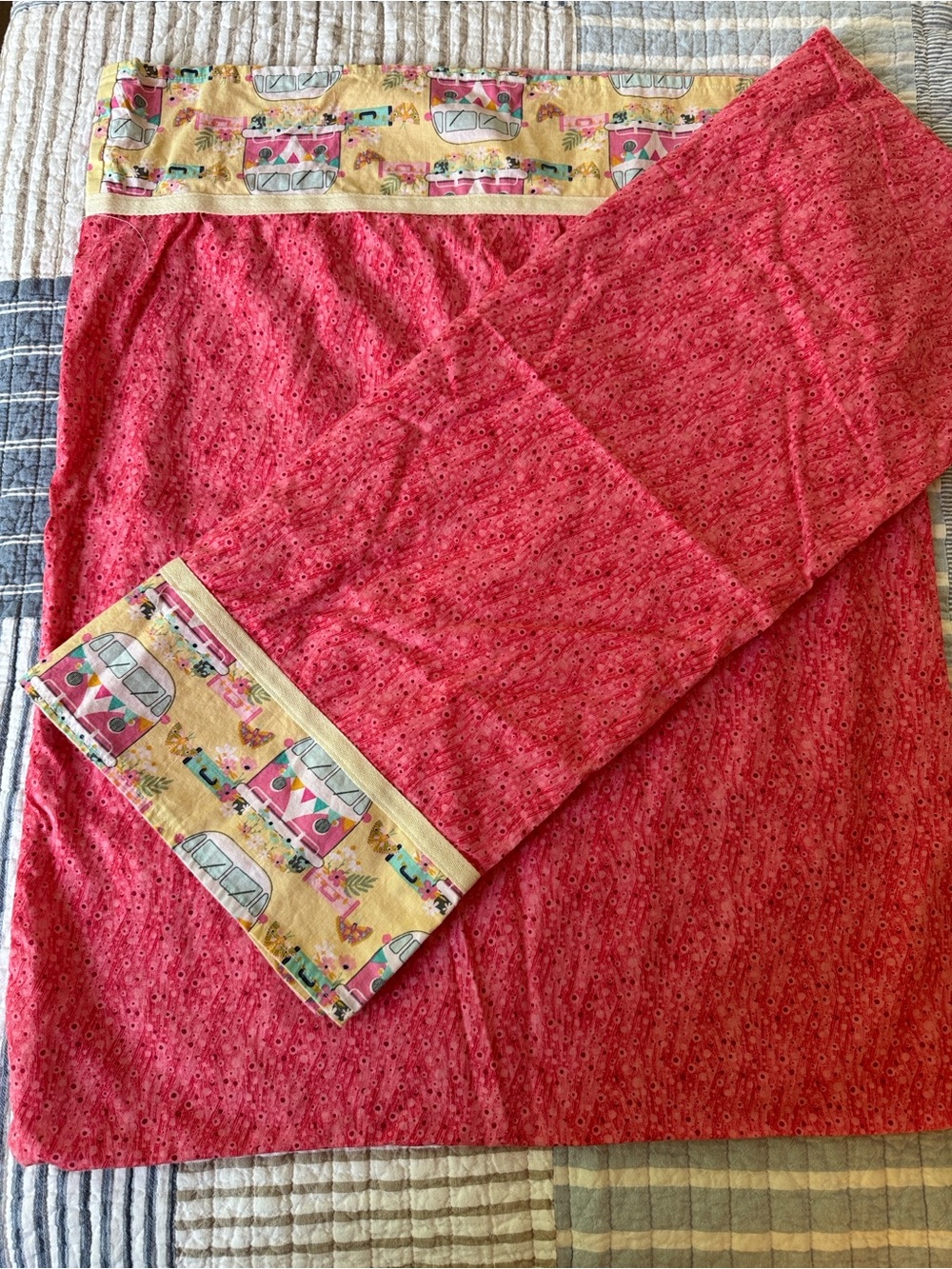 📌Pink Floral Travel Camper Pillowcase with Accent Trim